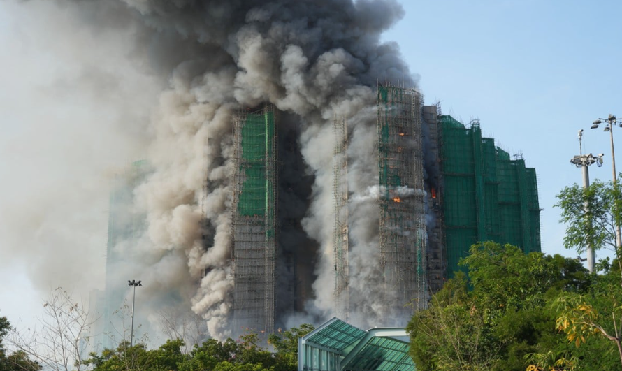 Raste broj žrtava u  Hong Kongu. 65 je poginulih, tragaju za 250 ljudi u spaljenim neboderima