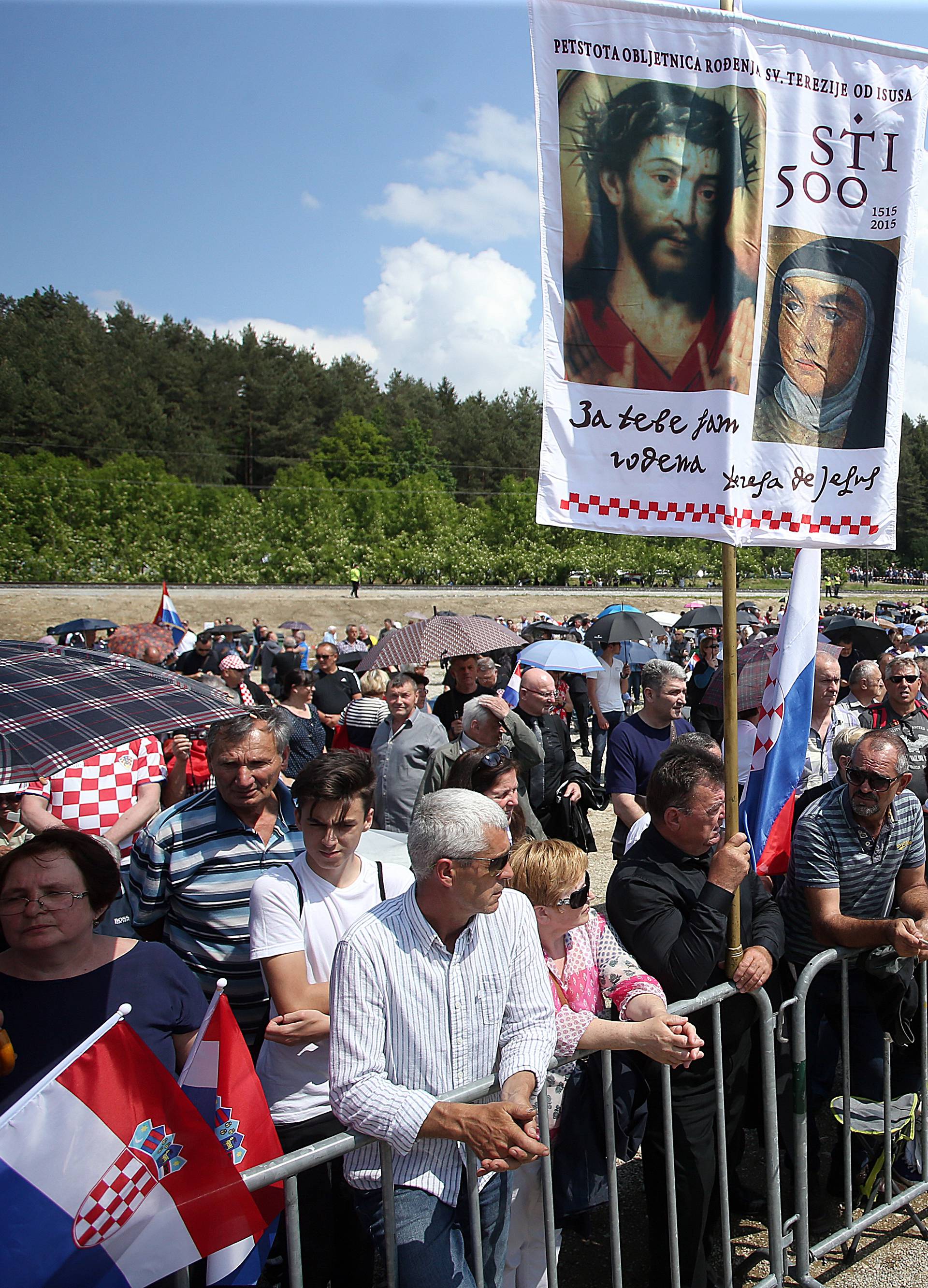 Jandrokovića izviždali: Ovdje smo da odamo počast žrtvama