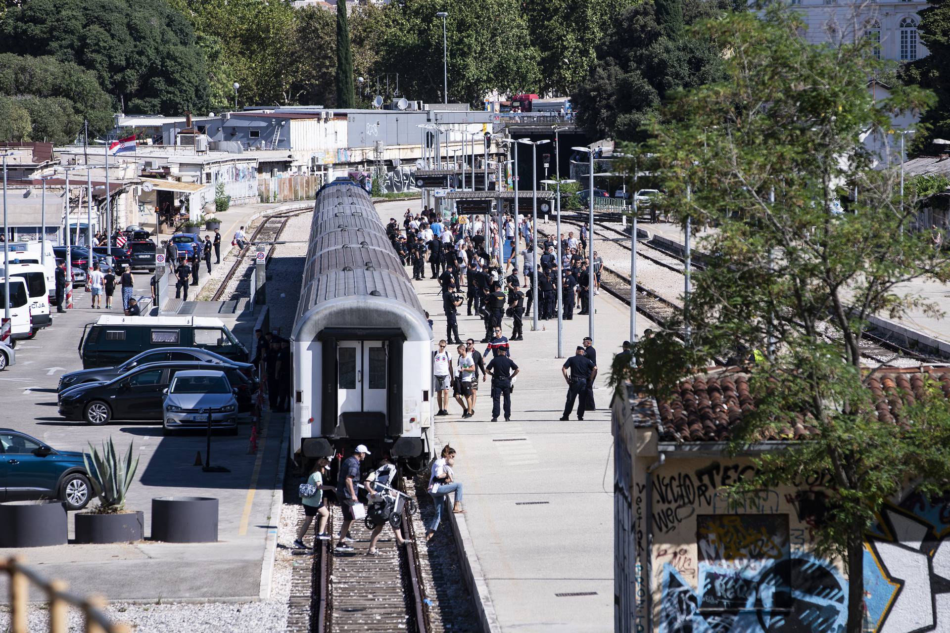 Split: Navijači Hajduka Bilim vlakom kreću prema Zagrebu na utakmicu Superkupa