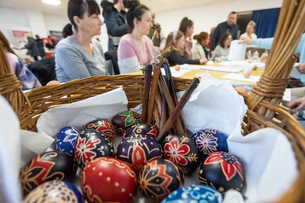 Đakovo: Radionica ukrašavanja uskrsnih jaja voskom u kući Reichsman