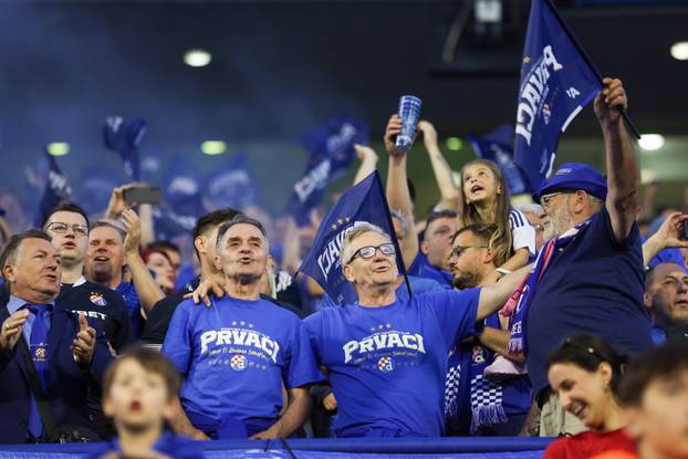 Zagreb: Navijači na utakmici Dinama i Lokomotive