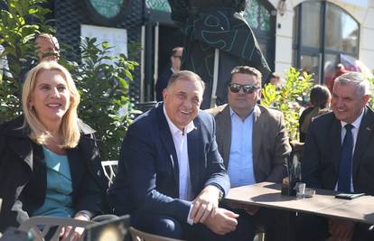 FOTO Policija ga treba uhititi, a on se 'skriva' na kavi.  U centru Banja Luke. Dodik: Divan dan!