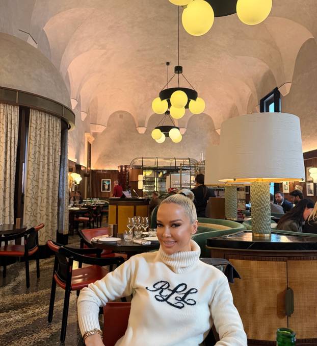 FOTO Maja Šuput i Emil Tedeschi mlađi otputovali su u Italiju! Na tanjuru ju je dočekao 'prsten'