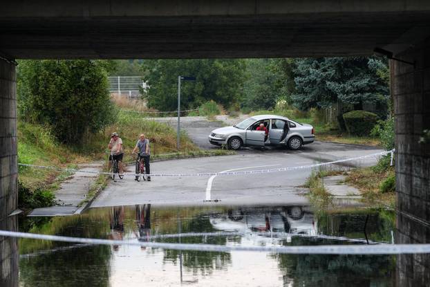 Zagreb: Nakon noćašnjeg nevremena poplavljen podvožnjak u naselju Buzin