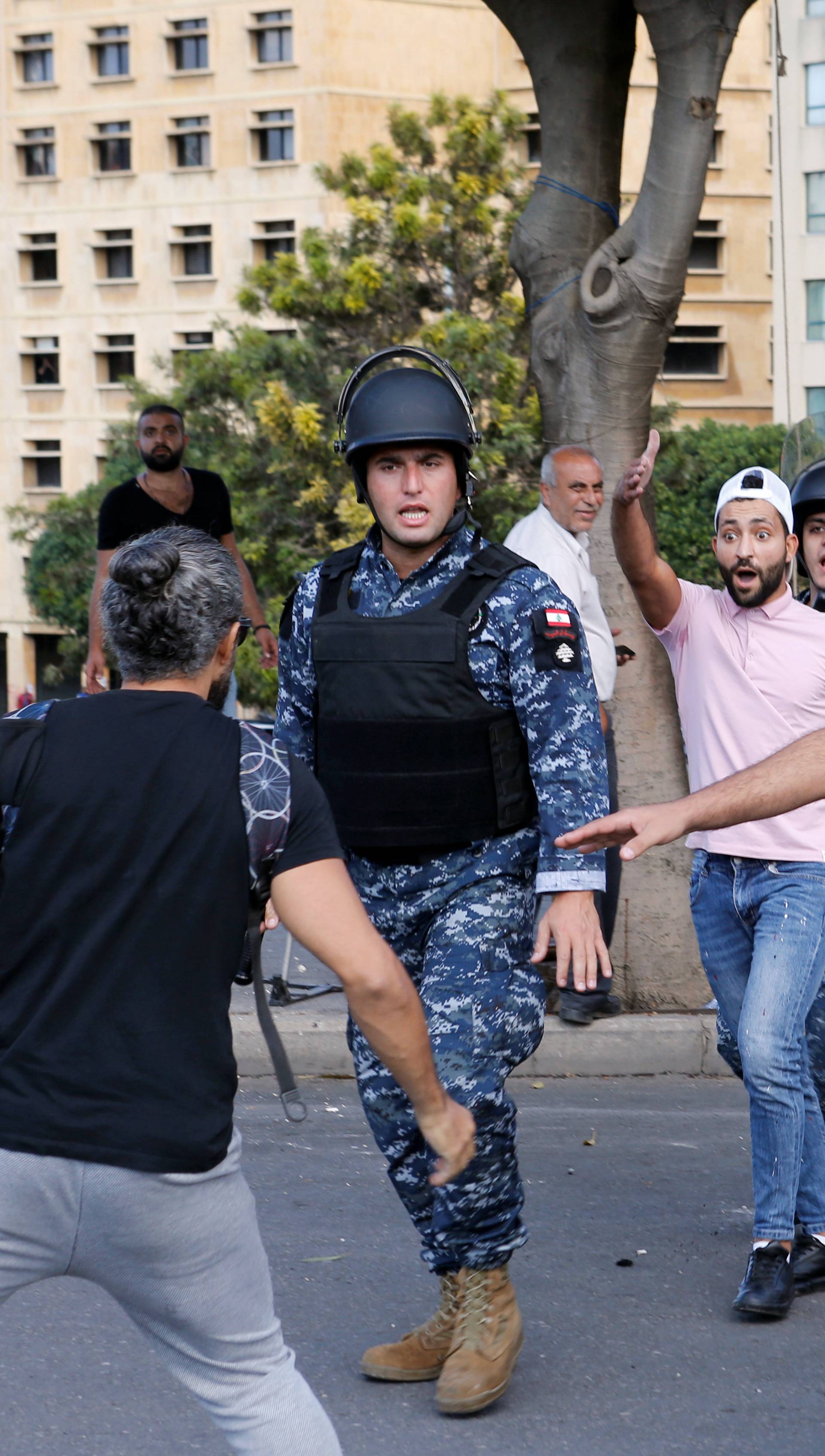 Ulični rat na ulicama Bejruta: Prosvjednici zatvorili sve ceste