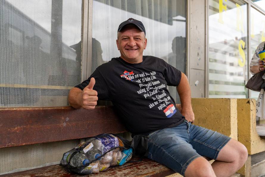 Iz Otočca krenuli autobusi na koncert Marka Perkovića Thompsona