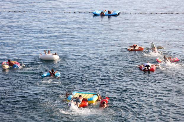 Rijeka: Riječke karnevalske mokre igre - Utrka napuhanaca