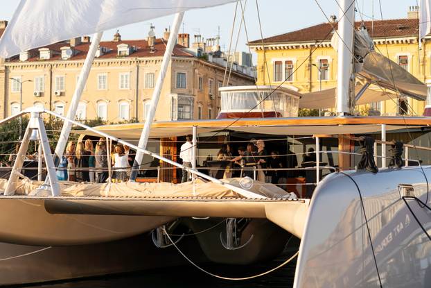 Art Explora brod u Rijeci privukao već 8000 posjetitelja