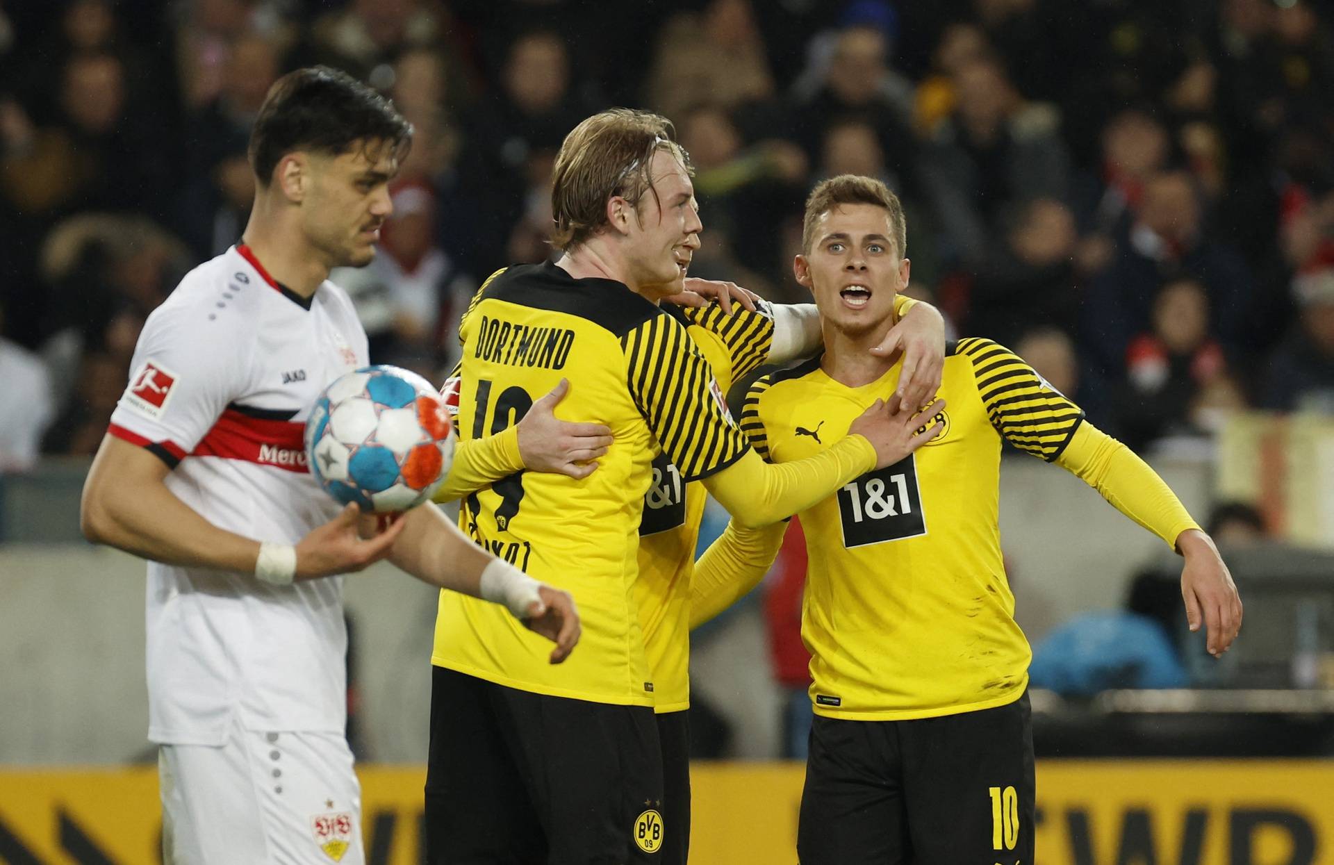 Bundesliga - VfB Stuttgart v Borussia Dortmund