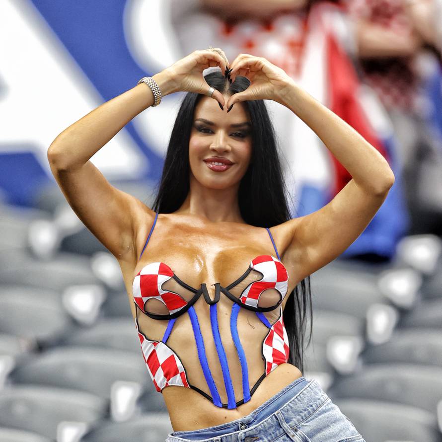 Ivana Knoll  pozirala uoči početka utakmice Engleska - Hrvatska