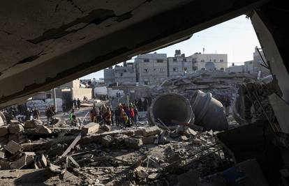 Izrael nastavlja bombardirati Rafah: 'Probudila me golema eksplozija, uništili su grad'