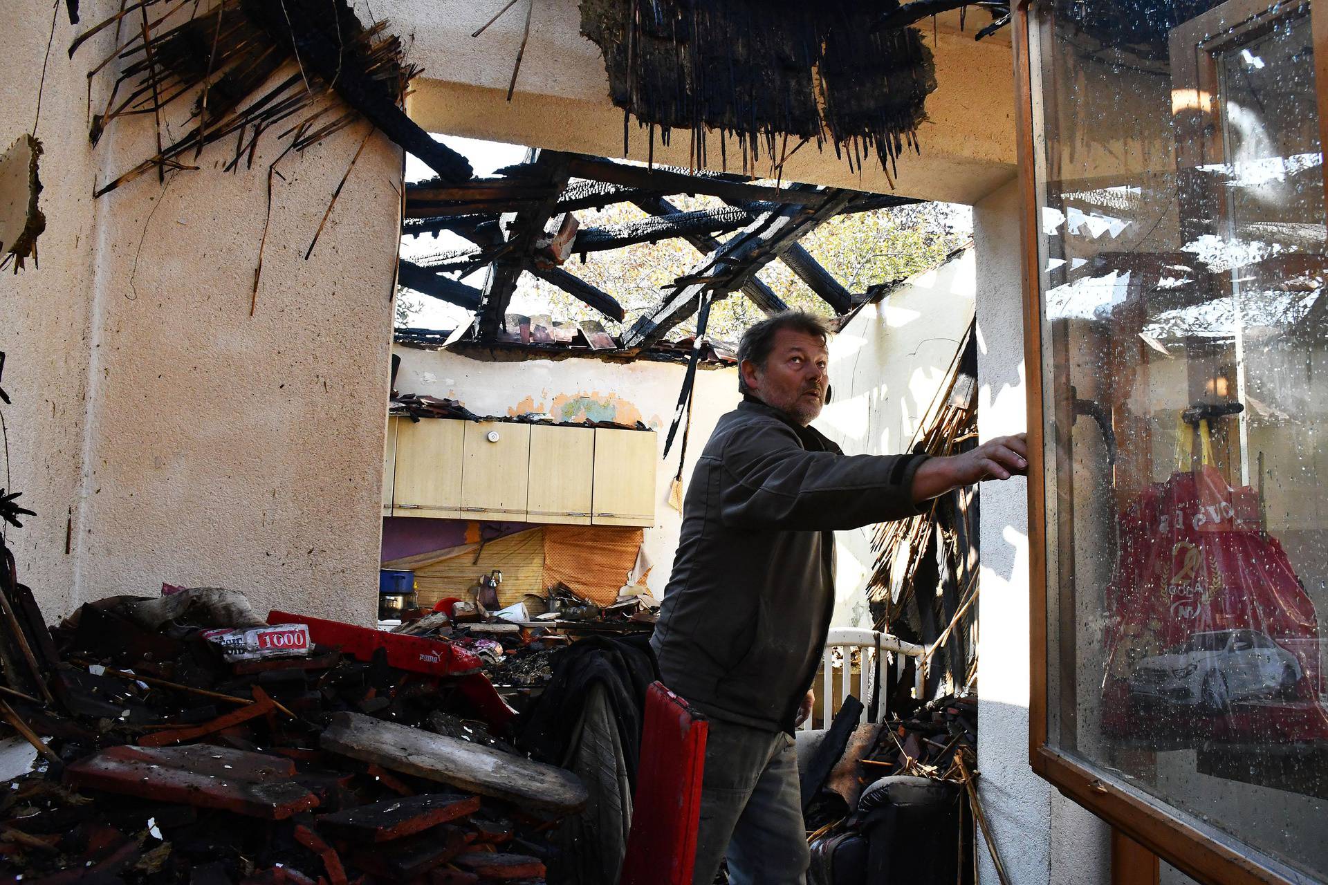 Klokočevci: U požaru izgorjela obiteljska kuća osmeročlane obitelji 