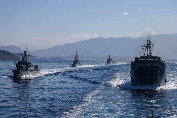 Split: Vježba Hrvatske ratne mornarice za vojni mimoplov