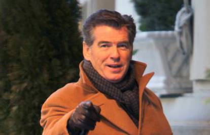 Pierce Brosnan s ulice gledao kako mu dom nestaje u požaru