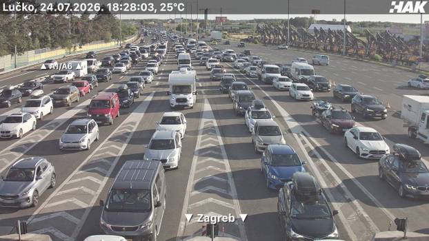 FOTO Kolone na  cesti. Zbog nesreće se vozi jednom trakom