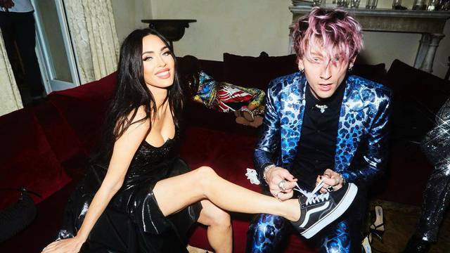 Machine Gun Kelly 'ludovao' bez Megan Fox na koncertu, a ona skinula zaručnički prsten...