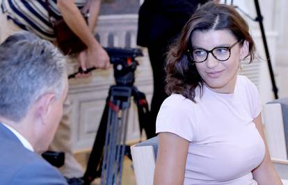 Josipa je još prijavljena kod bivšeg, a živi kod novog muža. Ima novi posao u jakoj IT firmi