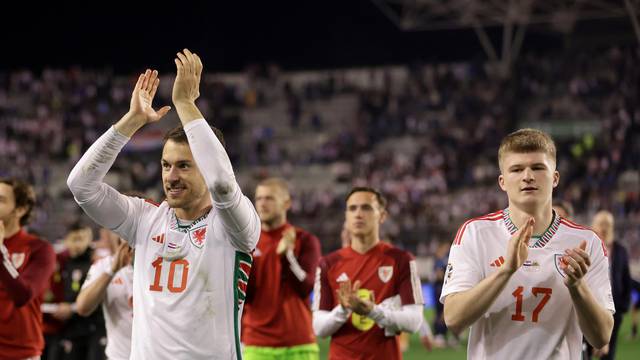 Split: Slavlje  igrača Walesa nakon utakmice na Poljudu