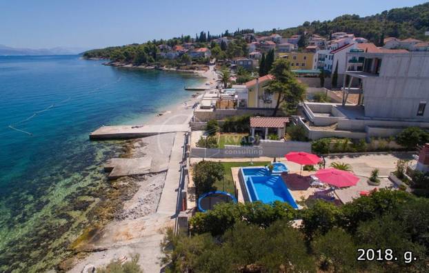 FOTO Hrvatski san: Pogledajte za koliko se prodaje kuća  - prvi red do mora u okolici Splita