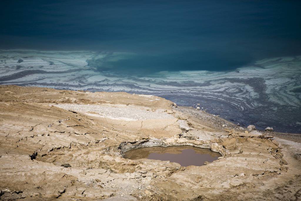 Mrtvo more polako nestaje: Ostavlja tisuće kratera i rupa 