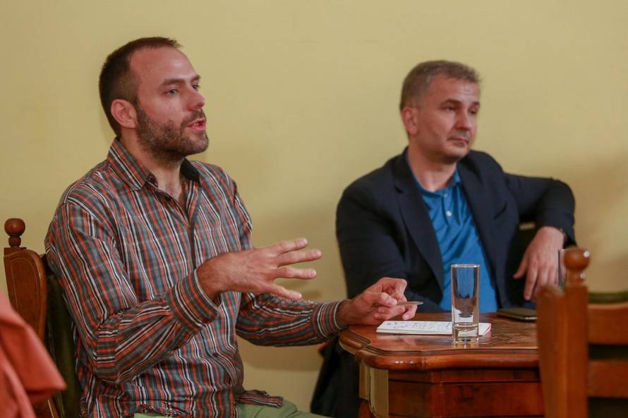 Okrugli stol: 'Broj ljudi koji ne čita knjige sve je veći i veći...'