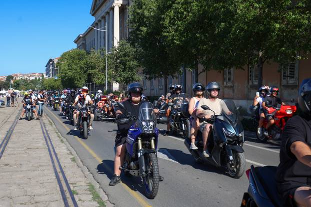 Defile motorista kroz PUlu