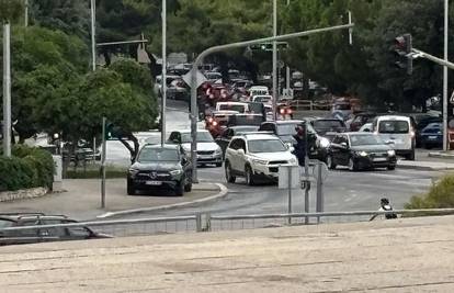 FOTO Prometni kaos u Splitu, čeka se na ulazak u trajektnu luku: 'Nepregledna je kolona...'
