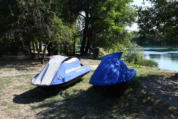 Slavonski Brod: Splavarska ulica jedinstvena je u Hrvatskoj, uz Savu se niže stotinjak splavova