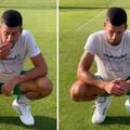 Đoković jede travu u Londonu, a Wimbledon još nije ni započeo. Javio se i 'zločesti dečko' tenisa