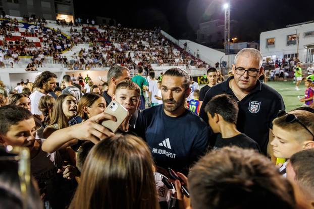 Split: Igrači Hajduka posjetili su Torciida kup