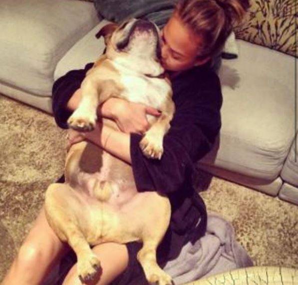 Chrissy tuguje za psom: 'Srce me boli, voljet ću te zauvijek'