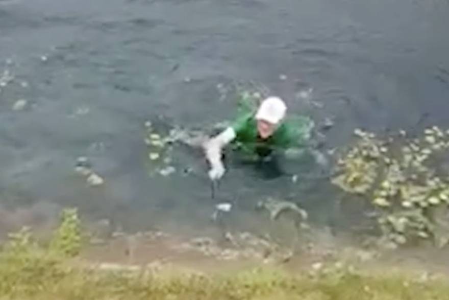 Partija golfa pošla po zlu - golfer umjesto pogotka završio u vodi