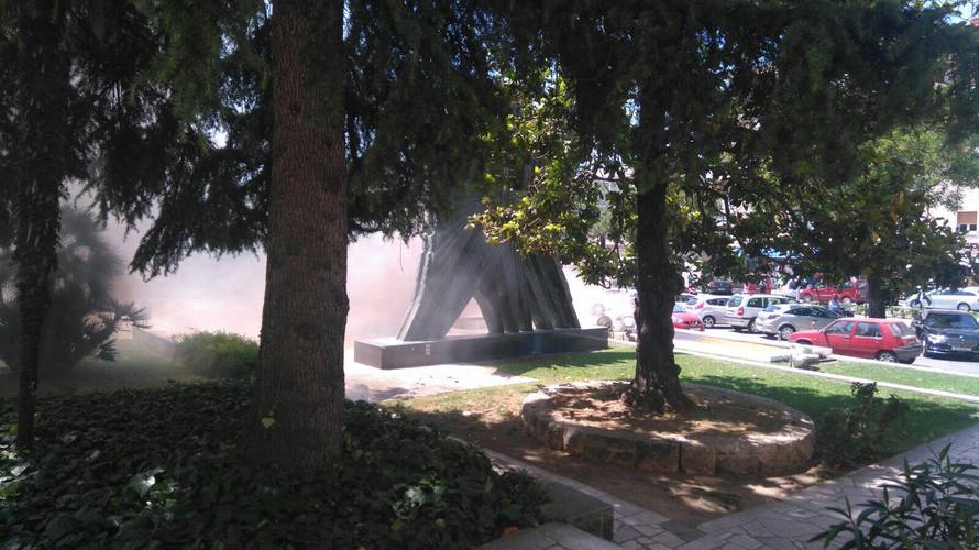 Kaos u Splitu: Mamića gađali dimnim bombama i raketama