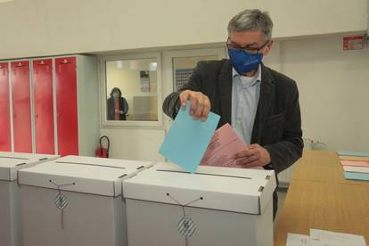 Kandidat za gradonačelnika Osijeka Vladimir Šišljagić glasovao je na lokalnim izborima