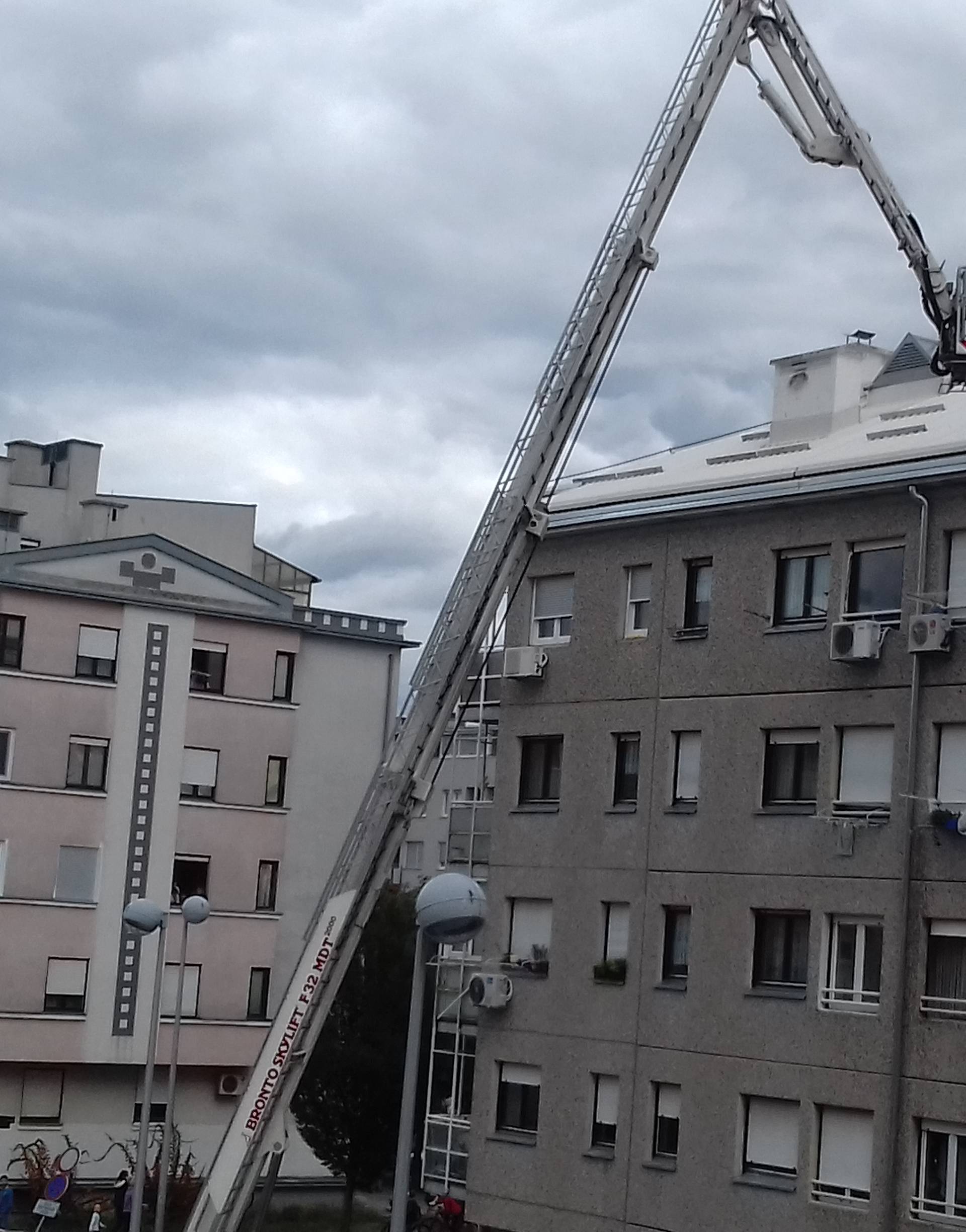 Gorjela je šupa u potkrovlju stambene zgrade u Zagrebu