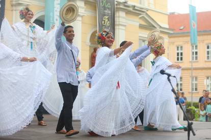 Skupine iz Slovačke i Paname zaplesale na Međunarodnom festivalu folklora u Karlovcu