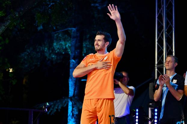 FOTO Euforija u Rijeci ne staje! Pogledajte kako je izgledalo predstavljanje novih dresova