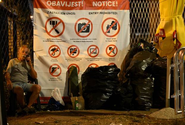 Zagreb: Skupljanje boca za vrijeme koncerta Marka Perkovića Thompsona 