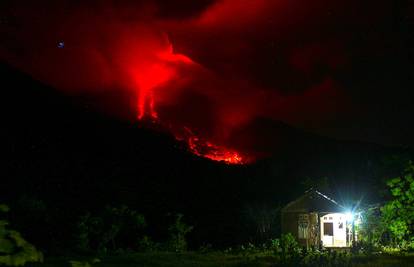 Eruptirao vulkan u Indoneziji: Gore sela, ljude zasuli lava i kamenje, najmanje 9 mrtvih