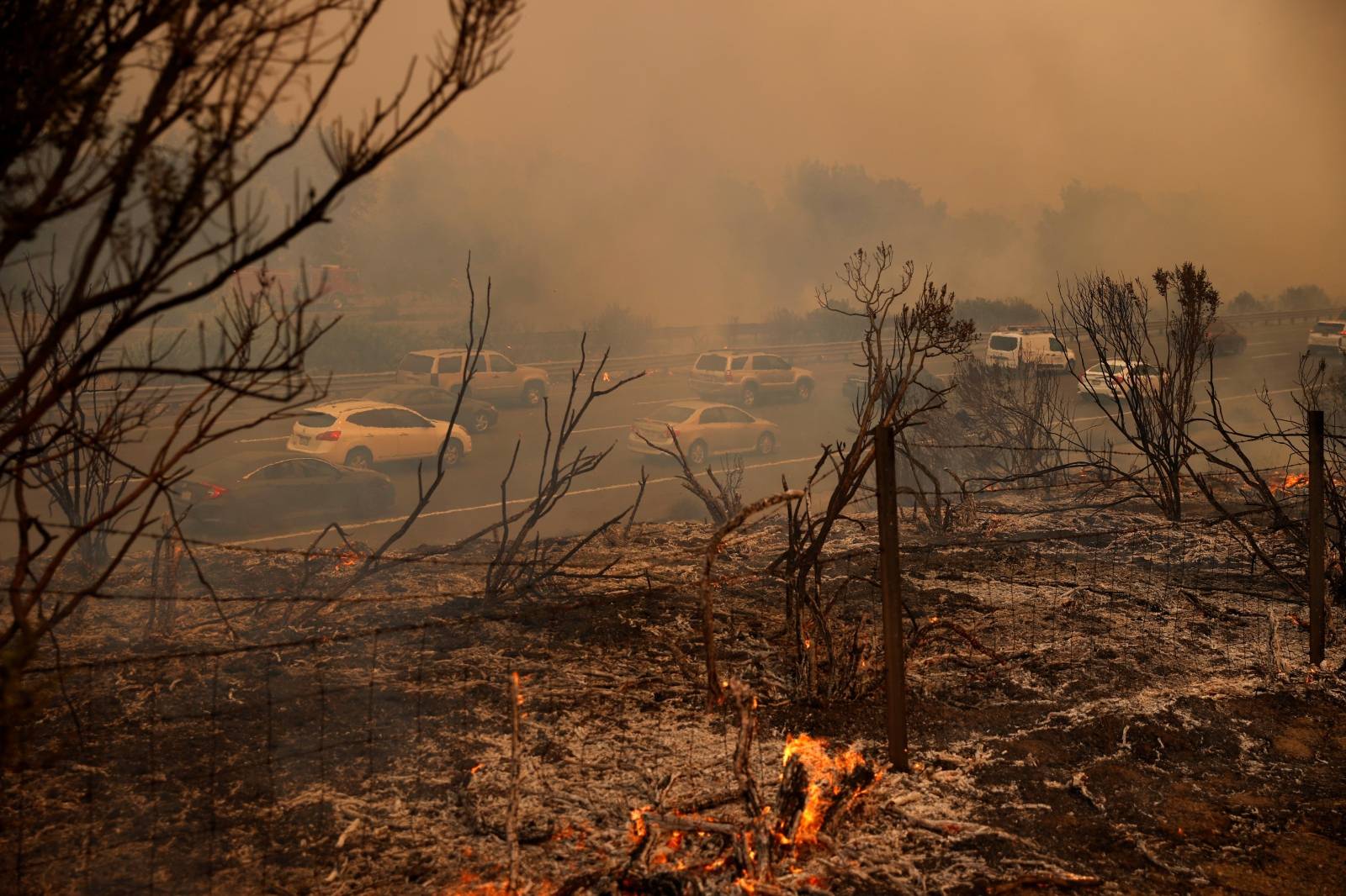 LNU Lighting Complex Fire rages on the outskirts of Vacaville