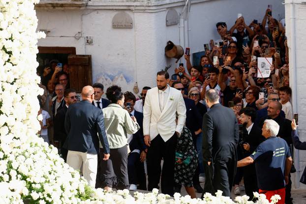 Manchester City goalkeeper Gianluigi Donnarumma marries Alessia Elefante in Locorotondo