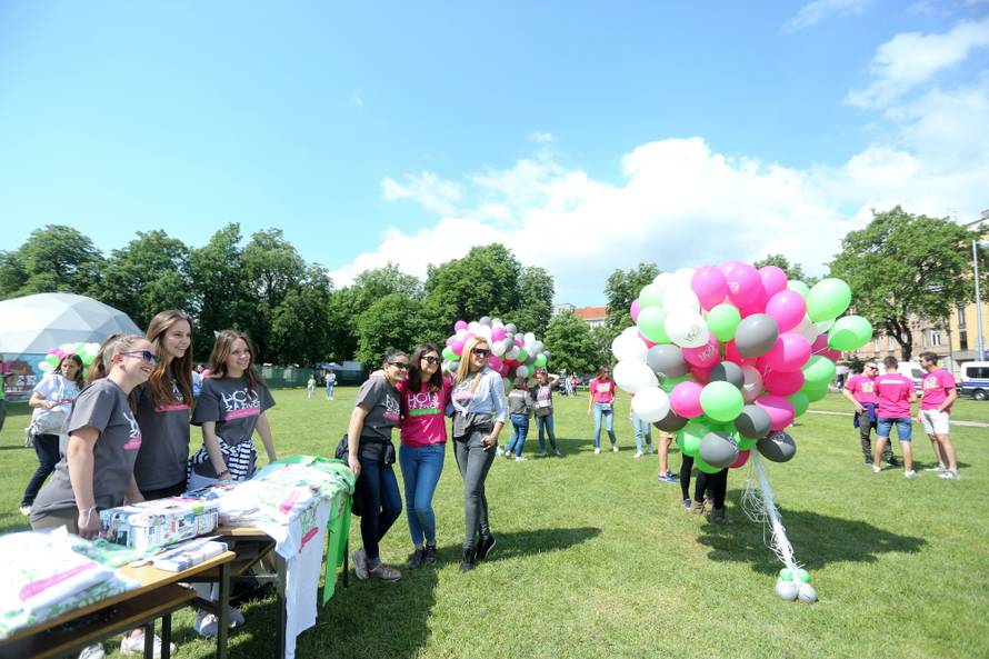 Sjeli na pločnik i blokirali 'Hod za život': Odnijeli ih u maricu