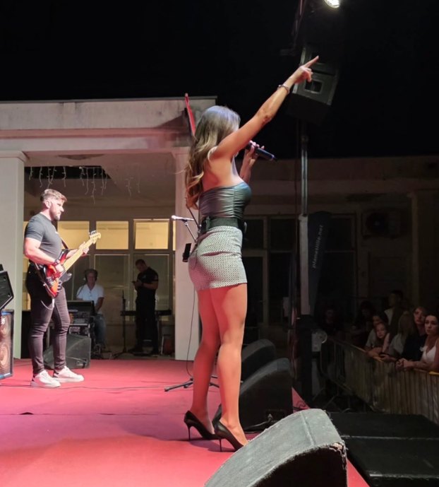 FOTO Oduševljava gdje god dođe: Lille pokazala svoje duge noge u minici na nastupu...