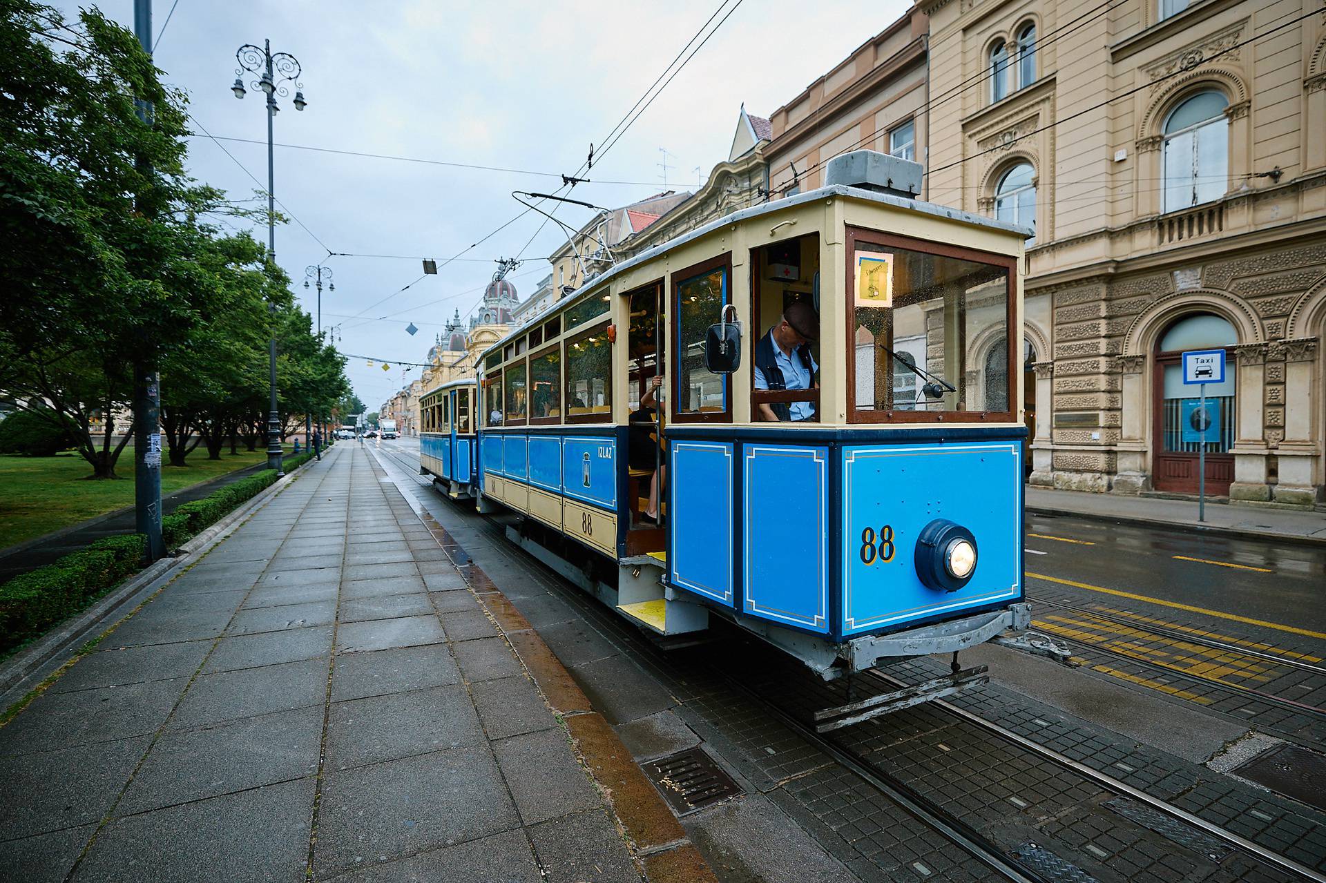 Ulovi SIP'n'SLIDE tramvaj i uživaj u besplatnoj  vožnji uz ukusno osvježenje