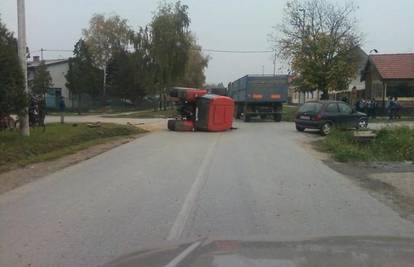 Otok: U sudaru traktora i kamiona ozlijeđen stranac