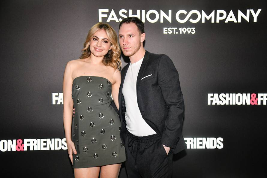 Skrivala je svoj prirodni izgled, a sad ga je odlučila otkriti! Tara Thaller pokazala novi imidž...