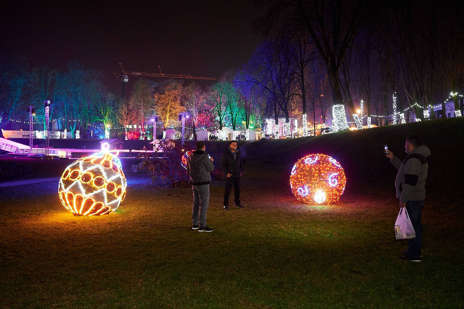 Bajka na ledu i koncert Damira Kedže: večeras počinje Advent na karlovačkoj Promenadi