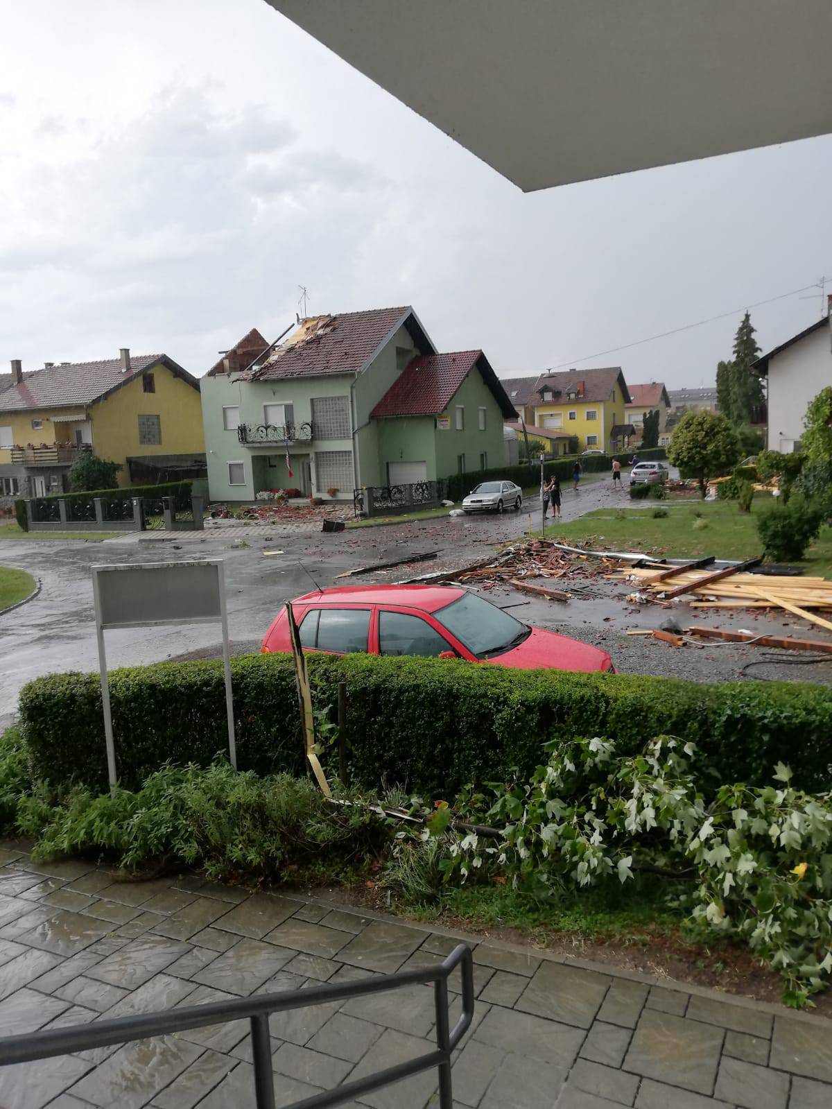 'U Našicama ne pamtimo oluju kao ovu, štete su jako velike'