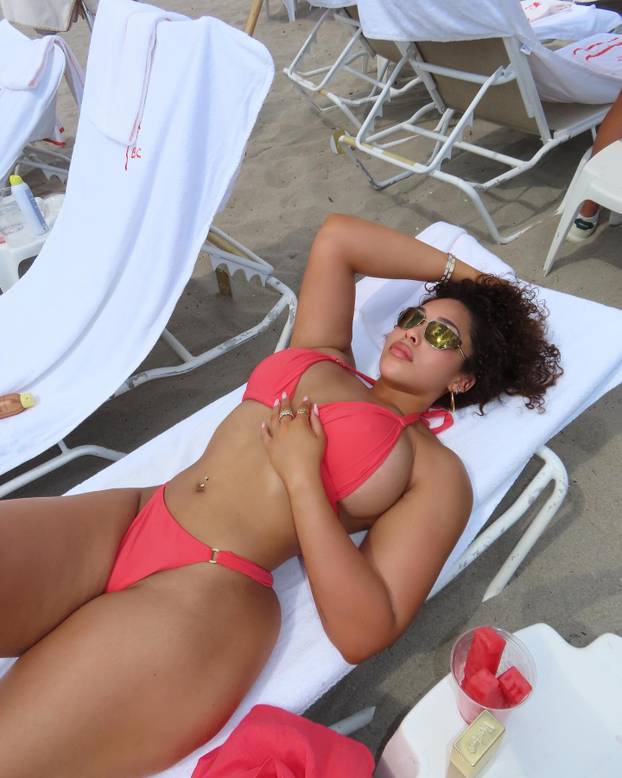 FOTO Djevojka NBA zvijezde na utakmici otkrila previše. Ili ne?