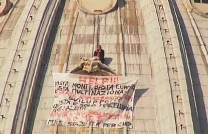 Prosvjed: Popeo se na kupolu Bazilike sv. Petra u Vatikanu 